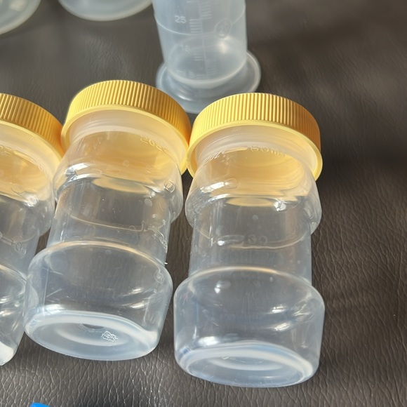 5- 5ozs Medela Breastfeeding Bottles, 9- 2 ozs bottles, Saftey First Medcine lot - Picture 10 of 15